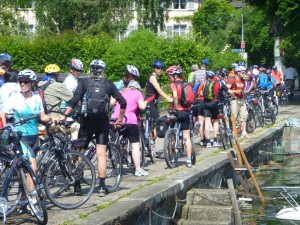Massor av cyklister, lördag förmiddag