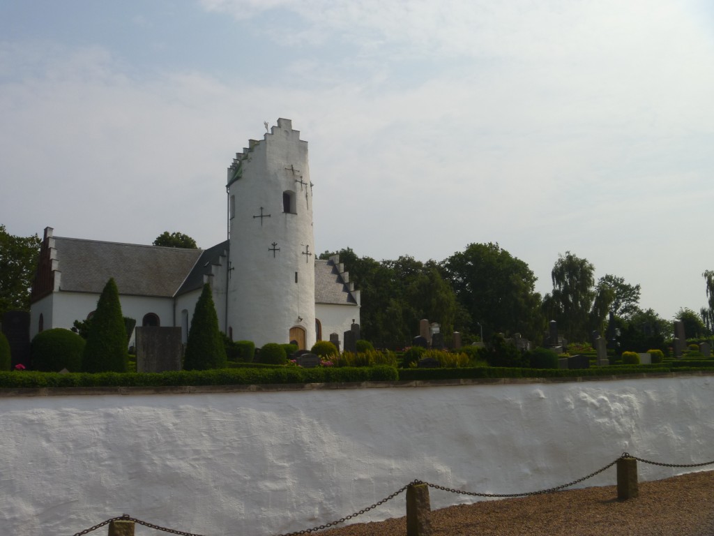 Hammarlöv kyrka med sitt ovanliga runda torn